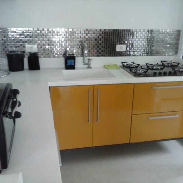 Cozinha bancadas corian 10 1024x768 1 600x600