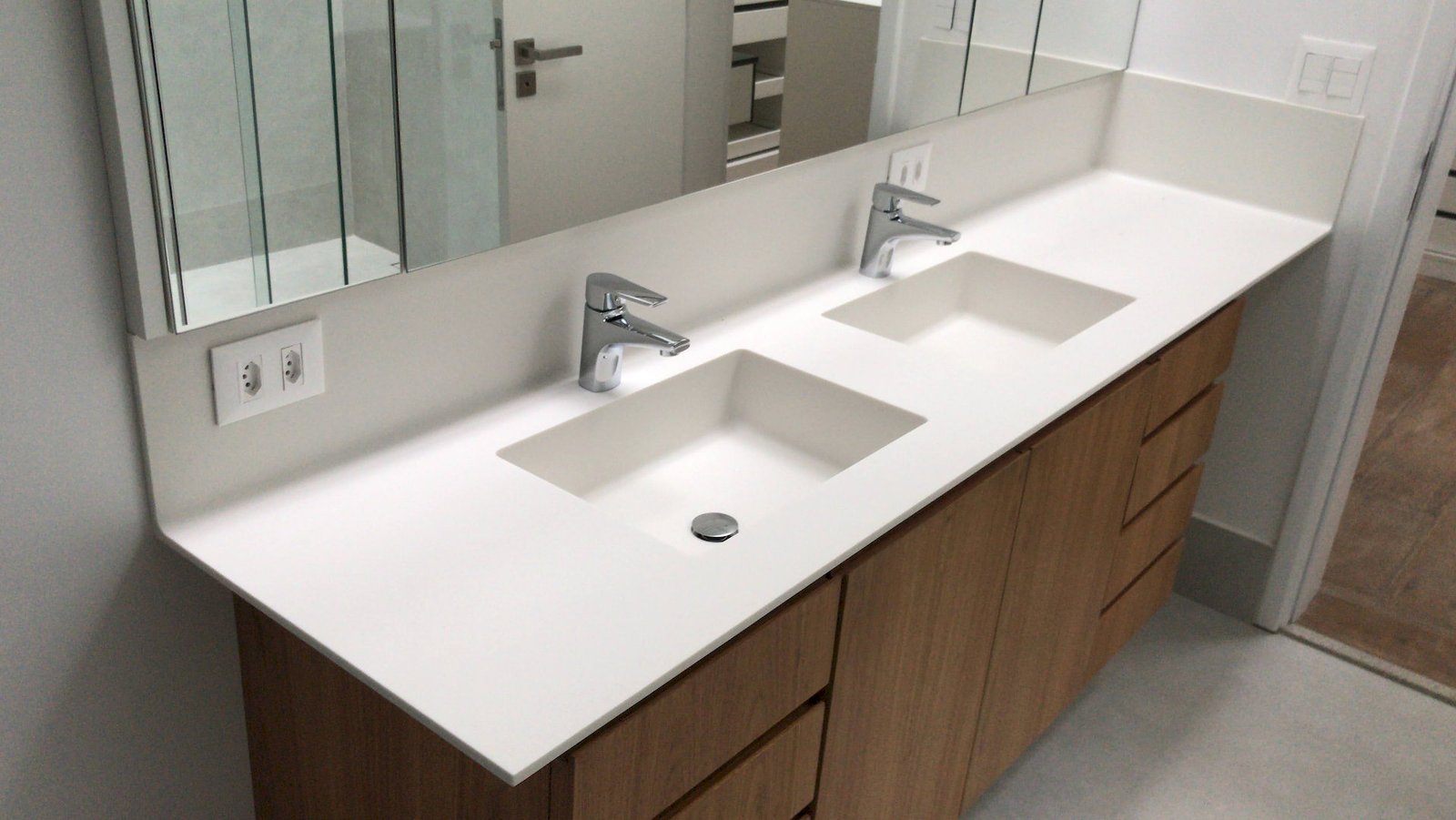 portifolio_banheiros_galeria_superficie_processador_premium_corian_02