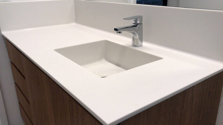 Portifolio banheiros galeria superficie processador premium corian 05 768x432