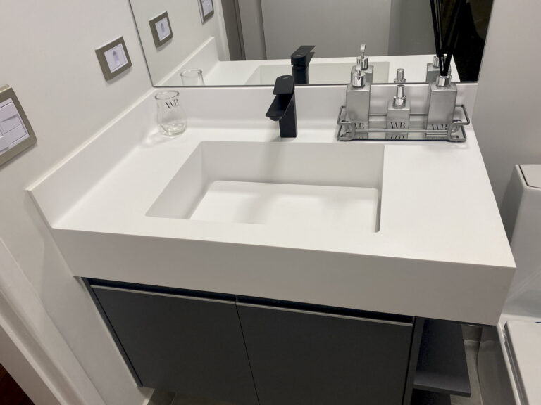 Portifolio banheiros galeria superficie processador premium corian 12 768x576