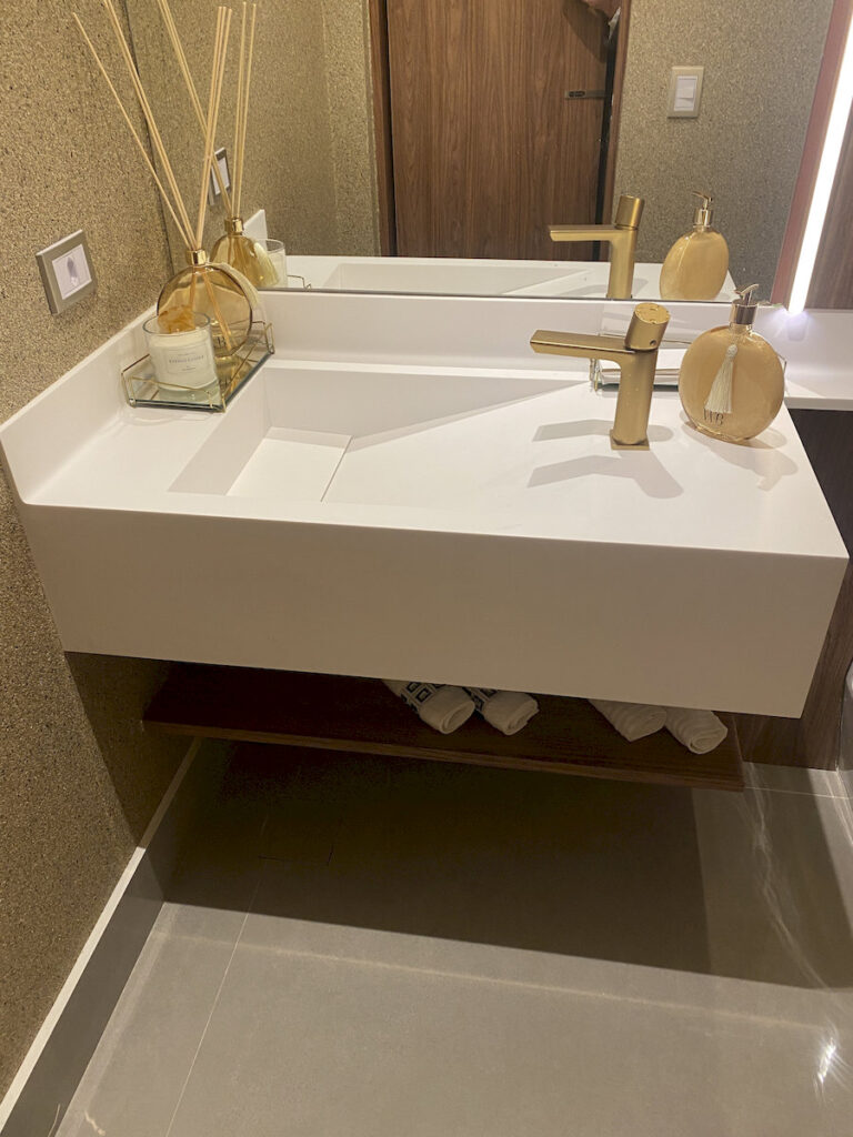 Portifolio banheiros galeria superficie processador premium corian 14 768x1024