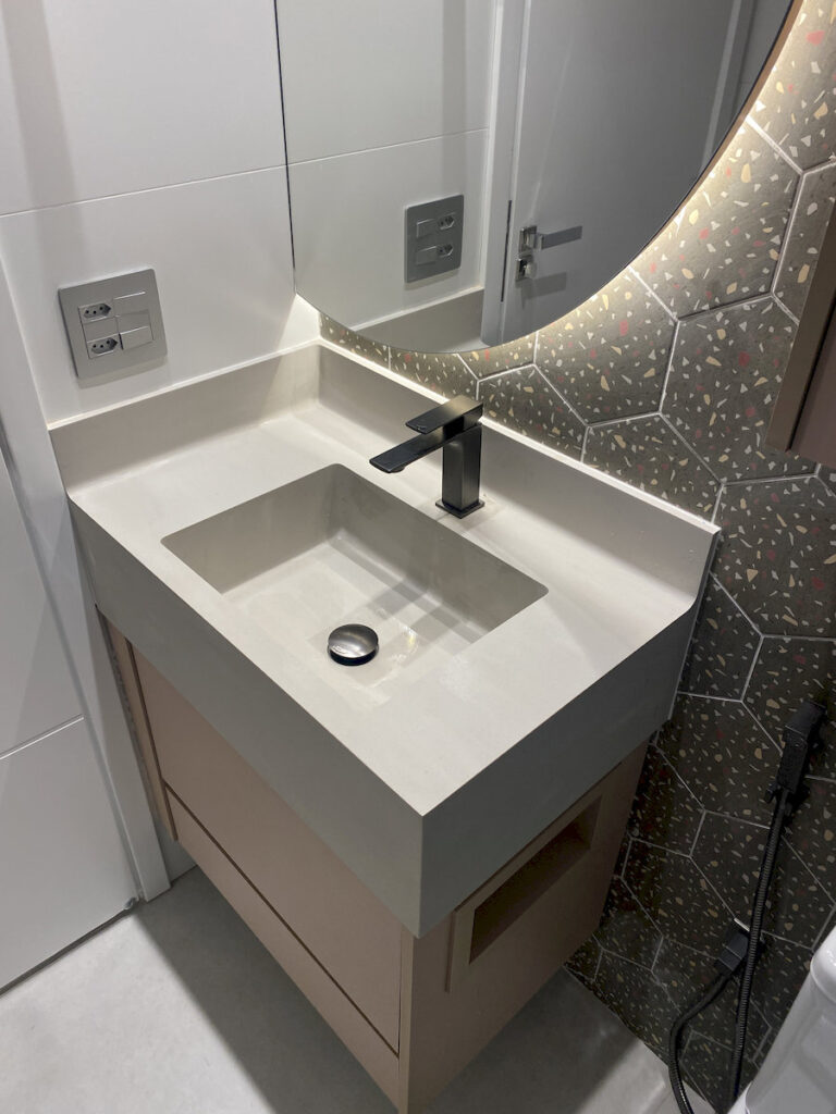 Portifolio banheiros galeria superficie processador premium corian 17 768x1024