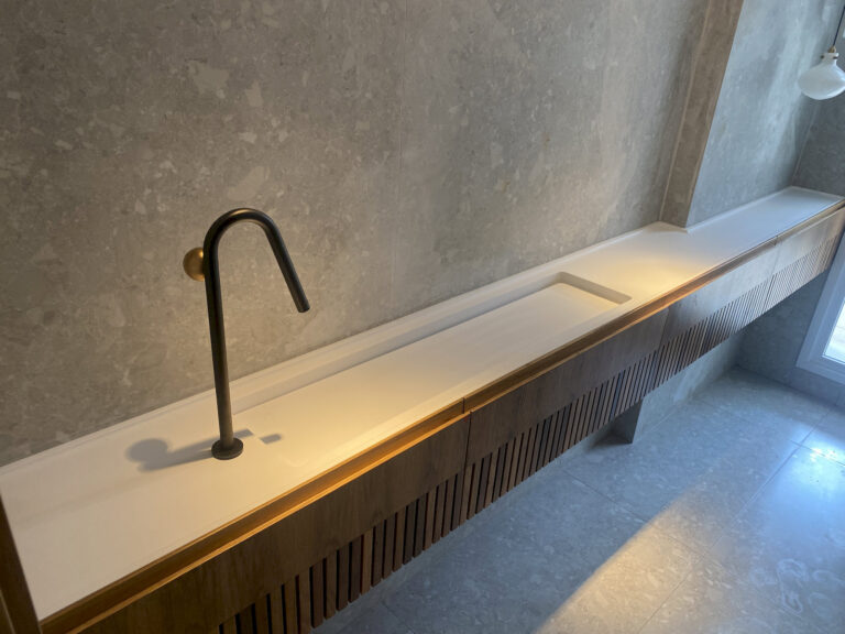 Portifolio banheiros galeria superficie processador premium corian 19 768x576