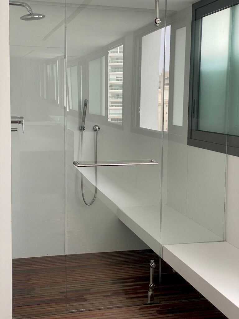 Portifolio banheiros galeria superficie processador premium corian 23 768x1024