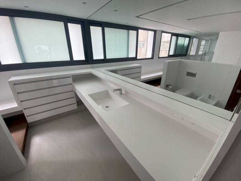 Portifolio banheiros galeria superficie processador premium corian 24 768x576