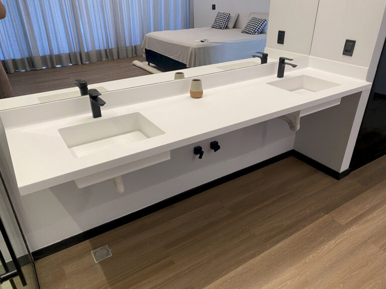 Portifolio banheiros galeria superficie processador premium corian 32 768x576