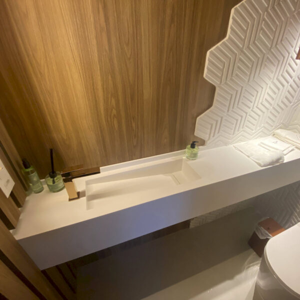 Portifolio banheiros galeria superficie processador premium corian 35 600x600