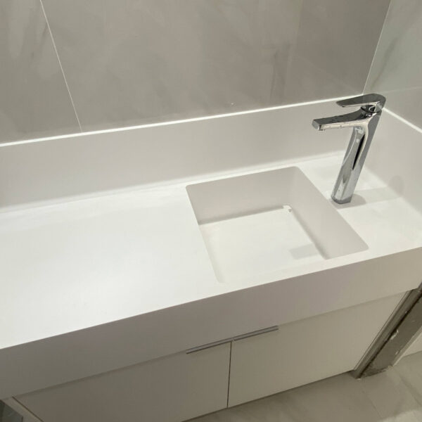 Portifolio banheiros galeria superficie processador premium corian 37 600x600