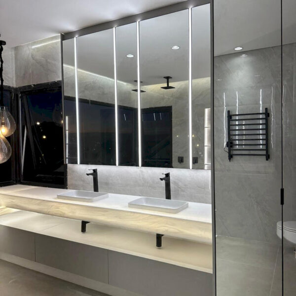 Portifolio banheiros galeria superficie processador premium corian 38 600x600