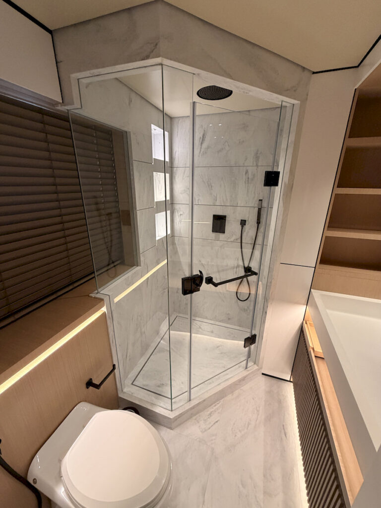 Portifolio nauticos galeria superficie processador premium corian 03 768x1024