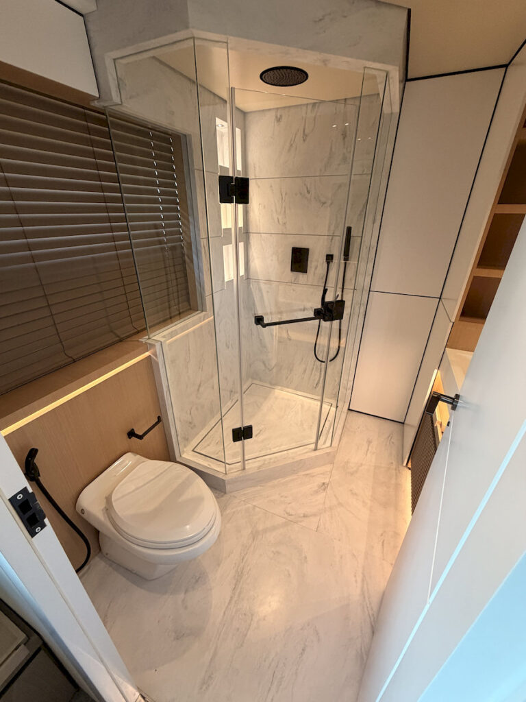 Portifolio revestimentos galeria superficie processador premium corian 01 768x1024